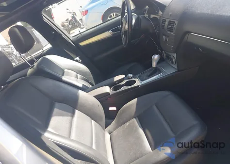 2010 Mercedes-Benz C 300 Luxury 4Matic/Sport 4Matic из США, поврежденный, VIN WDDGF8BB7AF385376